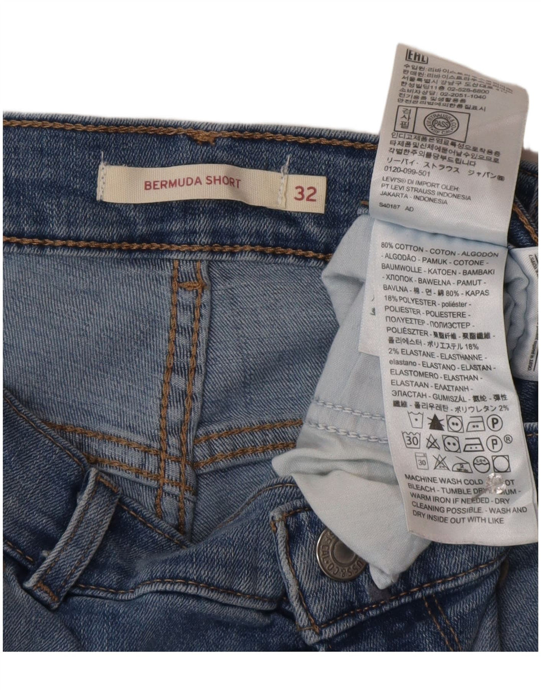Bermuda jeans feminina Levi's desgastada W32 grande algodão azul