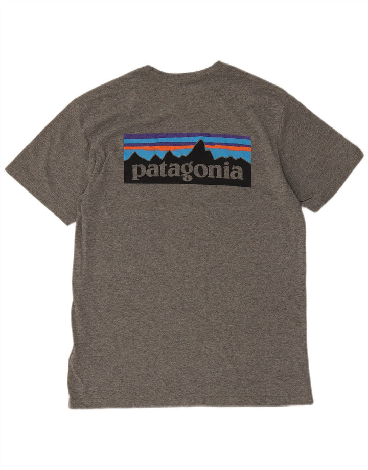 Camiseta masculina Patagonia Regular Fit com estampa gráfica de algodão manchado cinza médio