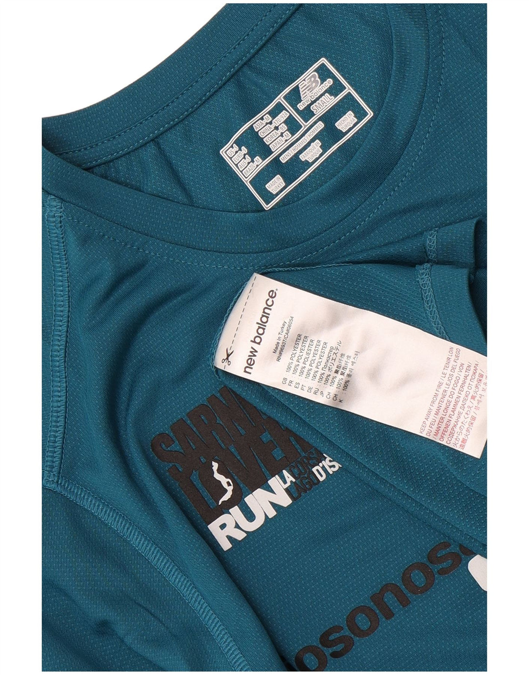 Camiseta masculina New Balance com estampa gráfica pequena azul poliéster
