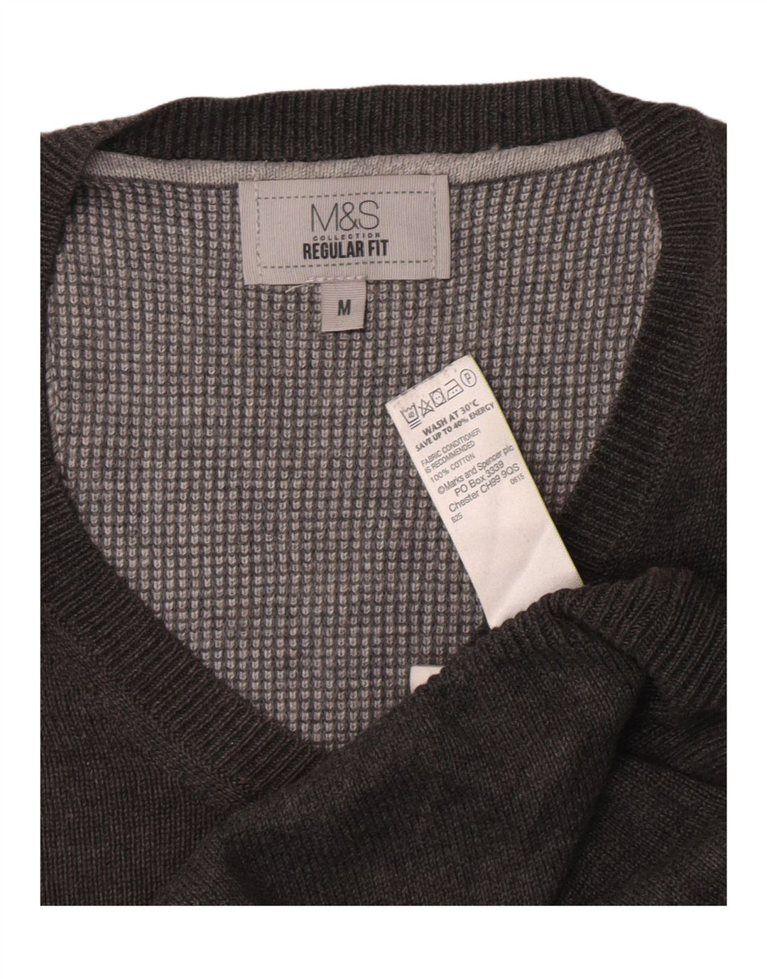 Suéter masculino Marks & Spencer com ajuste regular e decote em V cinza médio manchado