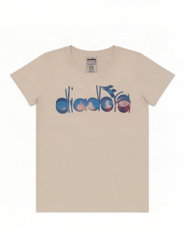 Camiseta feminina gráfica Diadora UK 10 pequeno algodão branco