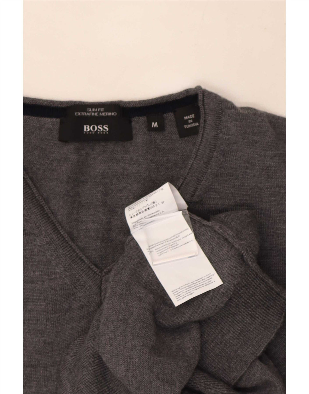 Suéter masculino Hugo Boss Slim Fit com decote em V de lã cinza médio