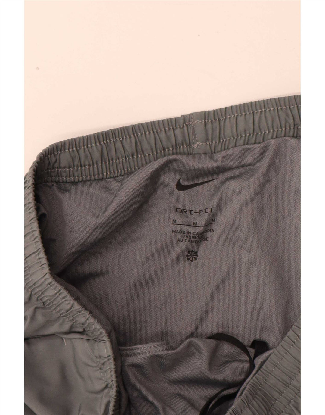 Shorts esportivos masculinos Nike Dri Fit cinza médio colorblock poliéster