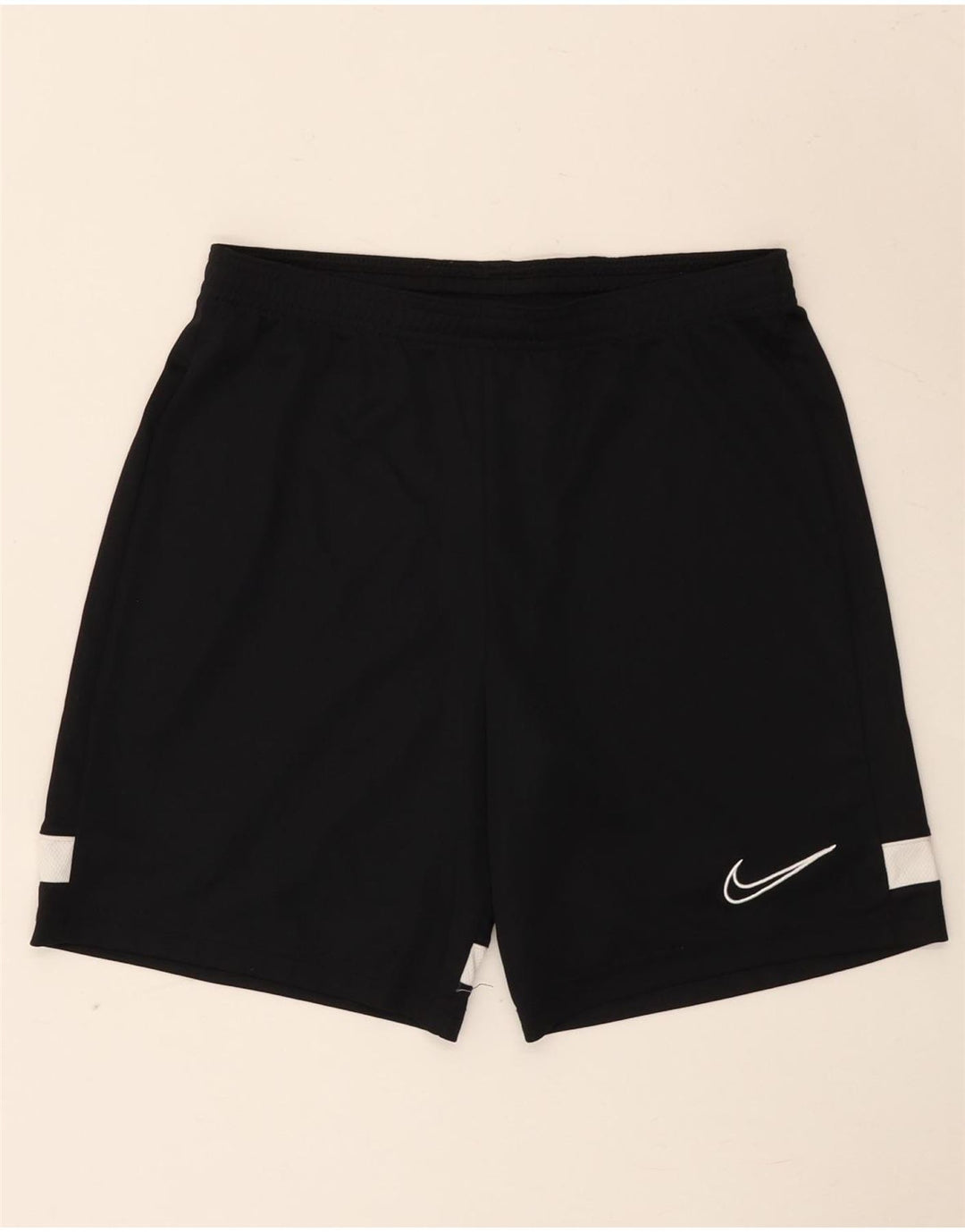 Shorts esportivos masculinos Nike Dri Fit pequenos pretos em poliéster colorblock