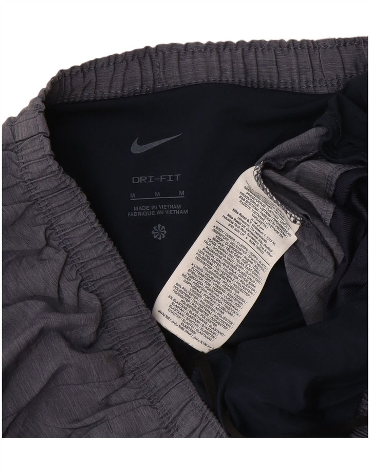 Shorts esportivos masculinos Nike Dri Fit cinza médio colorblock poliéster