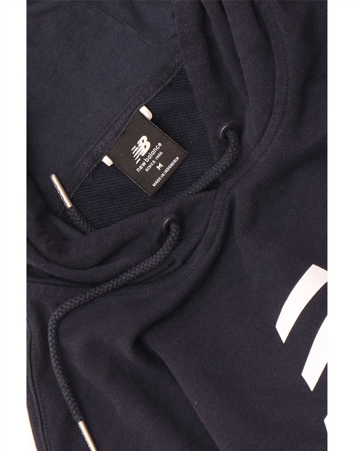 Suéter com capuz gráfico New Balance masculino médio azul marinho