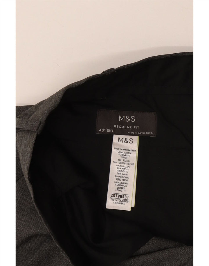 Calça masculina Marks & Spencer curta de ajuste regular W40 L30 cinza poliéster