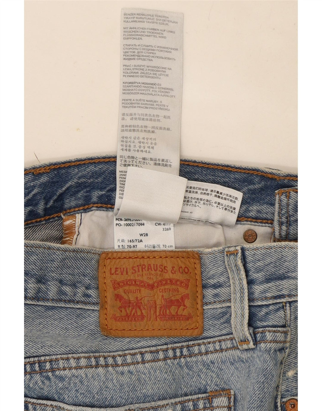Mini saia jeans feminina Levi's desgastada W28 algodão azul médio