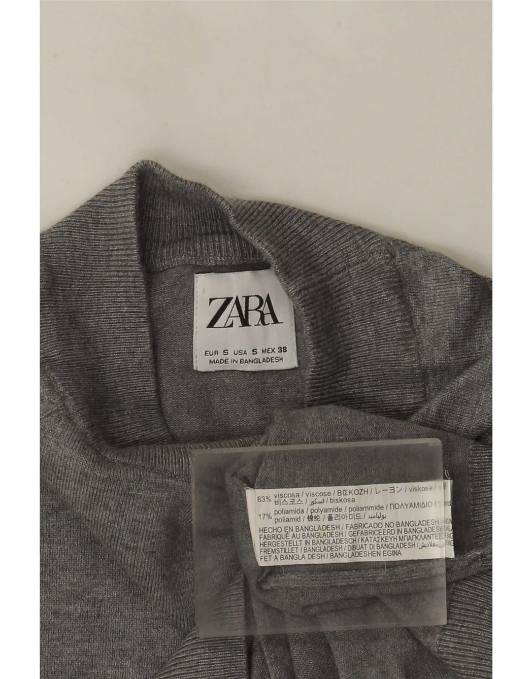 Suéter masculino Zara com gola tartaruga e viscose cinza pequena