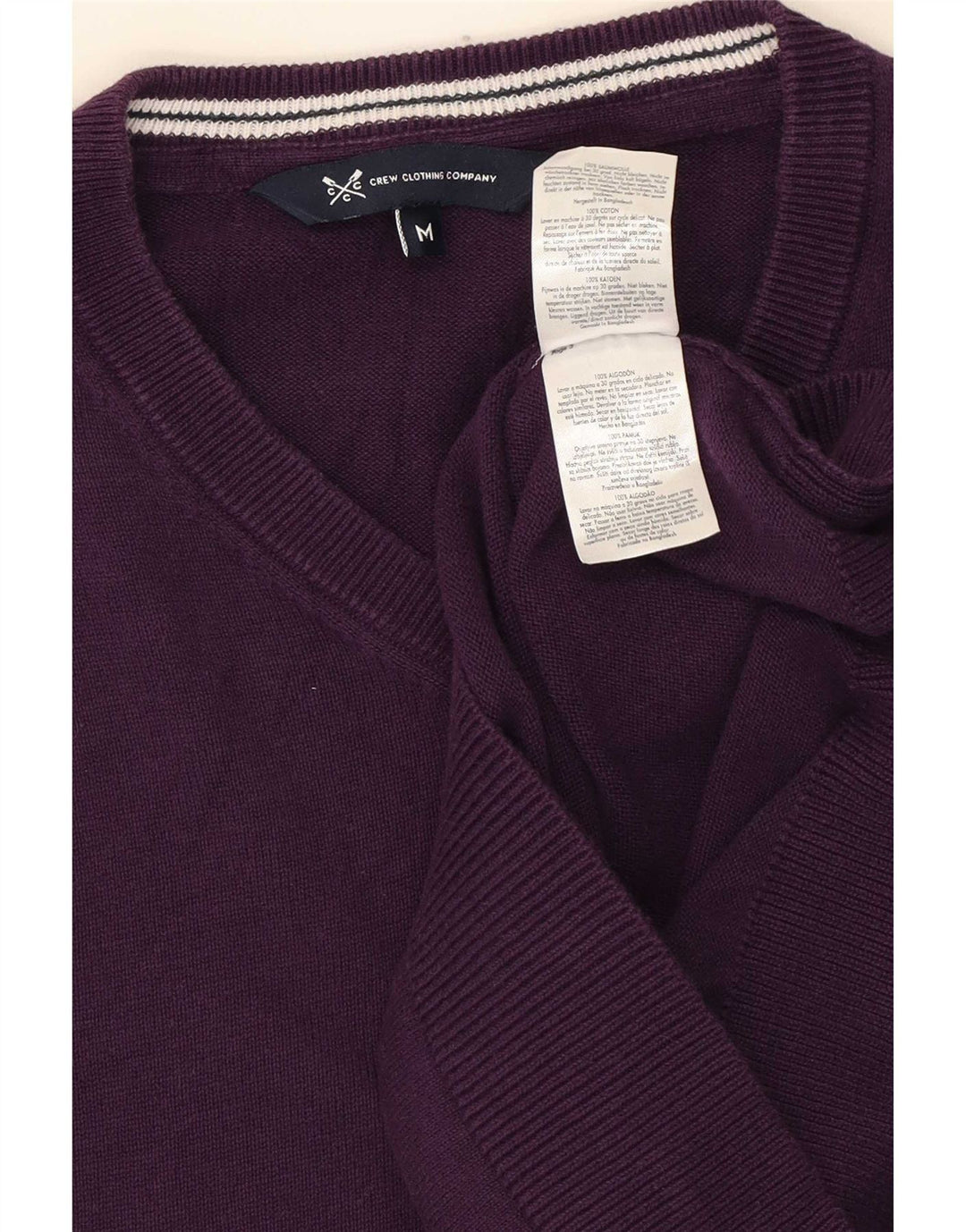 Suéter masculino com decote em V da Crew Clothing algodão roxo médio