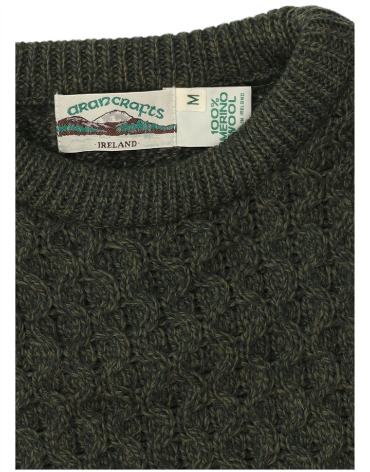 Suéter masculino Aran Crafts com gola canoa, lã merino verde médio