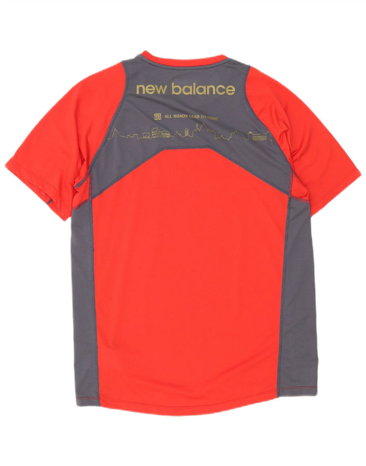 Camiseta masculina New Balance com estampa gráfica em poliéster colorblock vermelho médio