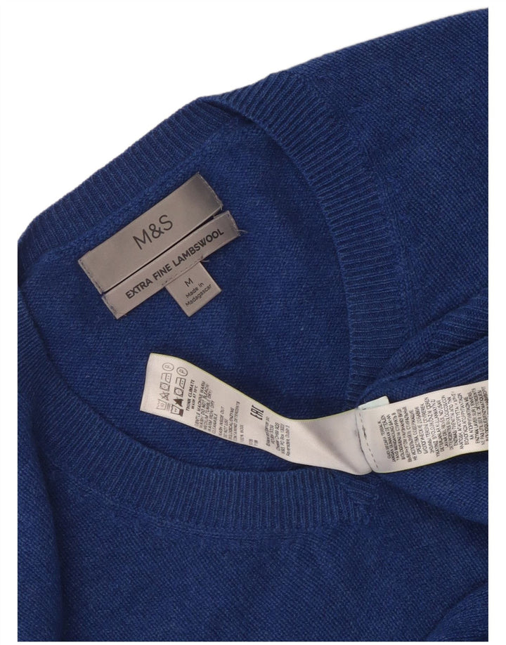 Suéter masculino Marks & Spencer com decote em V de lã azul médio