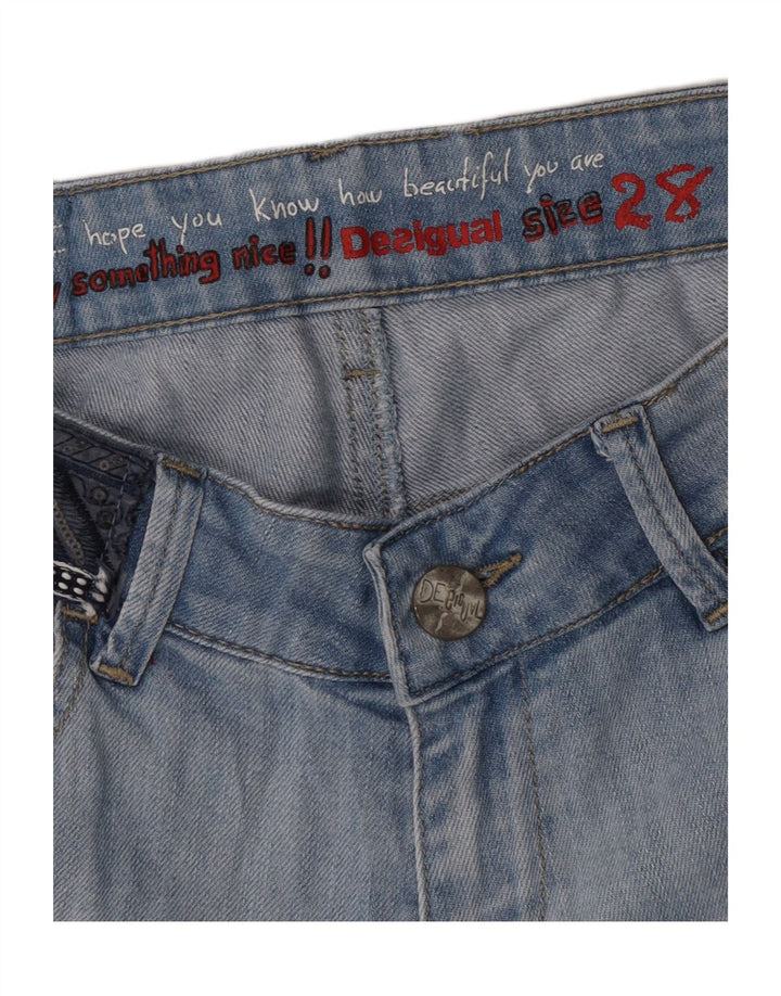 Shorts jeans feminino Desigual com estampa gráfica envelhecida W28 azul médio floral