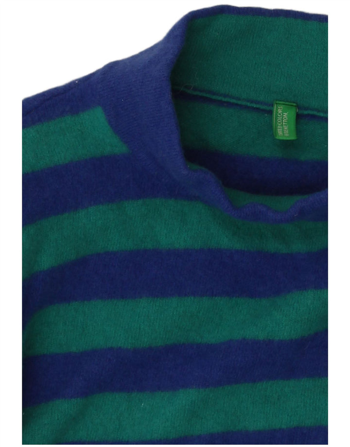 Suéter feminino Benetton com gola tartaruga, 10 listras azuis pequenas