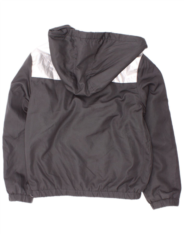 Jaqueta corta-vento gráfica Dkny Boys 7-8 anos pequeno preto colorblock