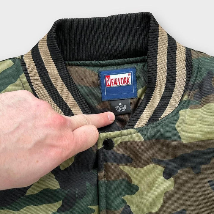 Jaqueta bomber camuflada vintage de Nova York - XL (cabe como um XXL)