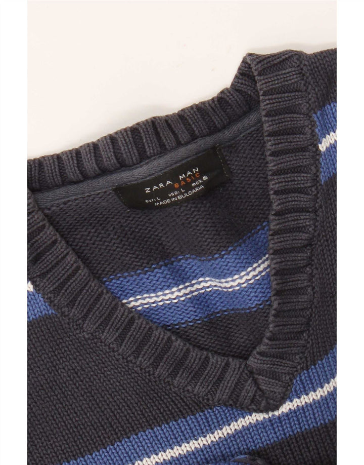 Suéter masculino Zara com decote em V grande listrado cinza