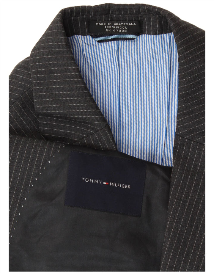 Jaqueta blazer masculina Tommy Hilfiger com 2 botões Reino Unido 40 grande lã listrada cinza