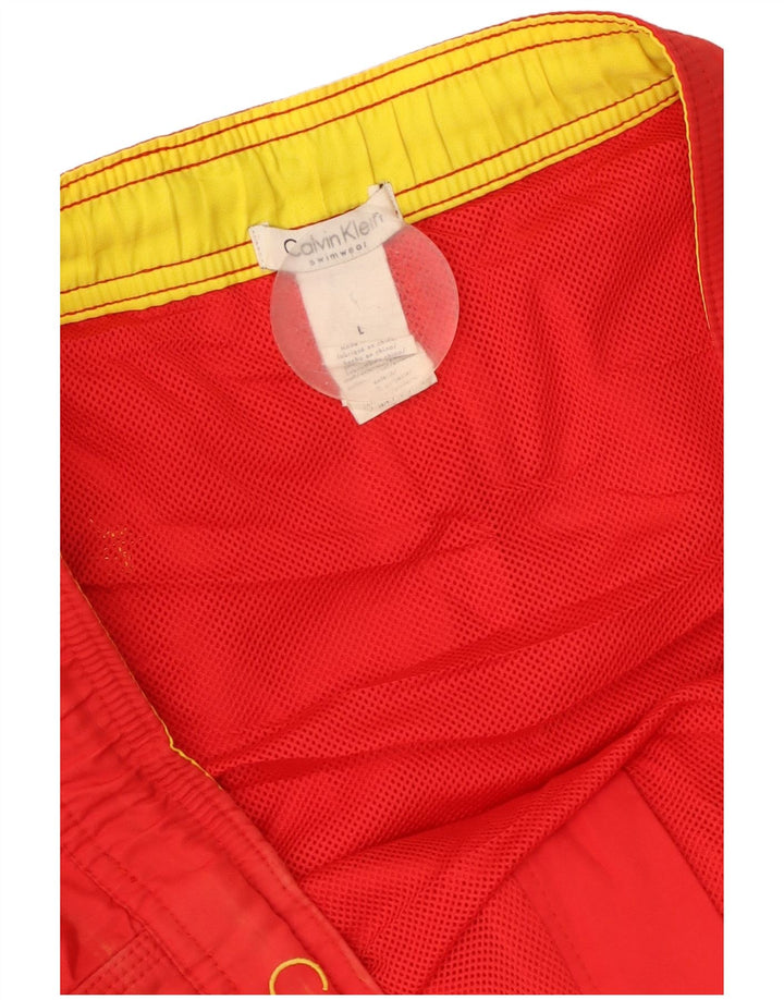 Calvin Klein Shorts de natação masculino gráfico grande poliéster colorido vermelho