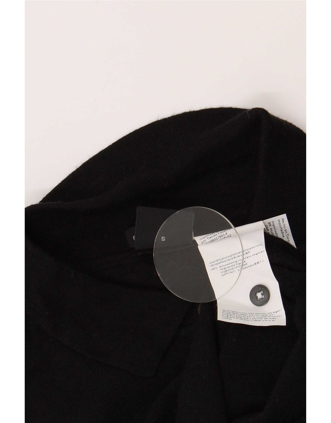 Suéter masculino Hugo Boss com gola polo e lã virgem preta pequena