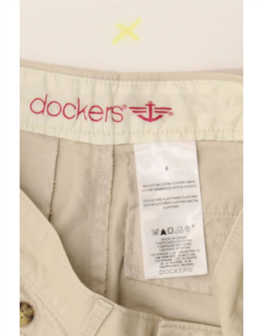 DOCKERS Womens Chino Shorts US 6 Medium W30  Beige Cotton Vintage Dockers and Second-Hand Dockers from Messina Hembry 