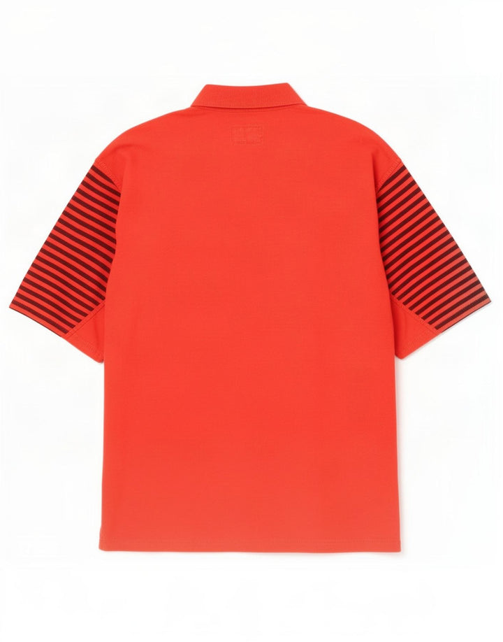 Camisa pulôver masculina de manga curta solta com listras vermelhas pequenas da MONTGOMERY