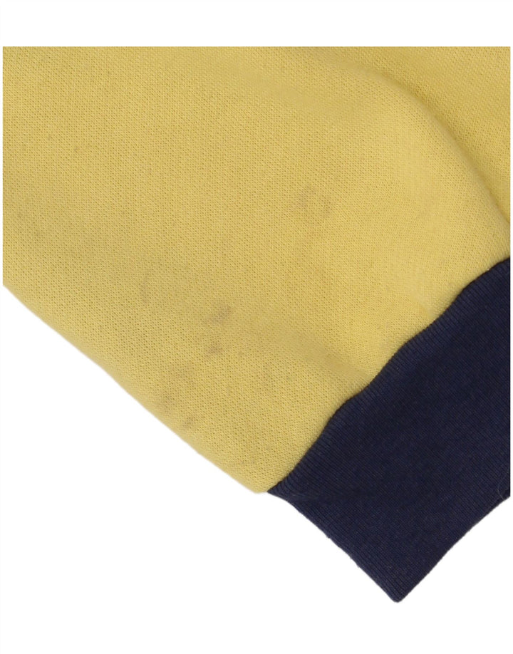 Suéter masculino DASH com gola e botão gráfico em bloco colorido amarelo médio