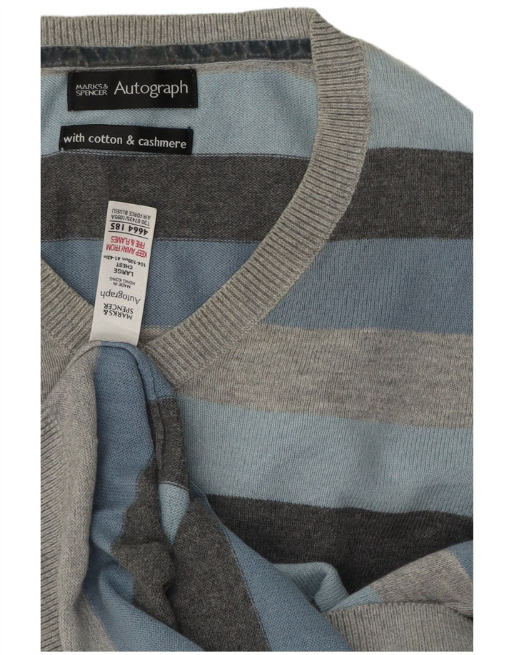 Suéter masculino Marks & Spencer Autograph com decote em V grande listrado cinza