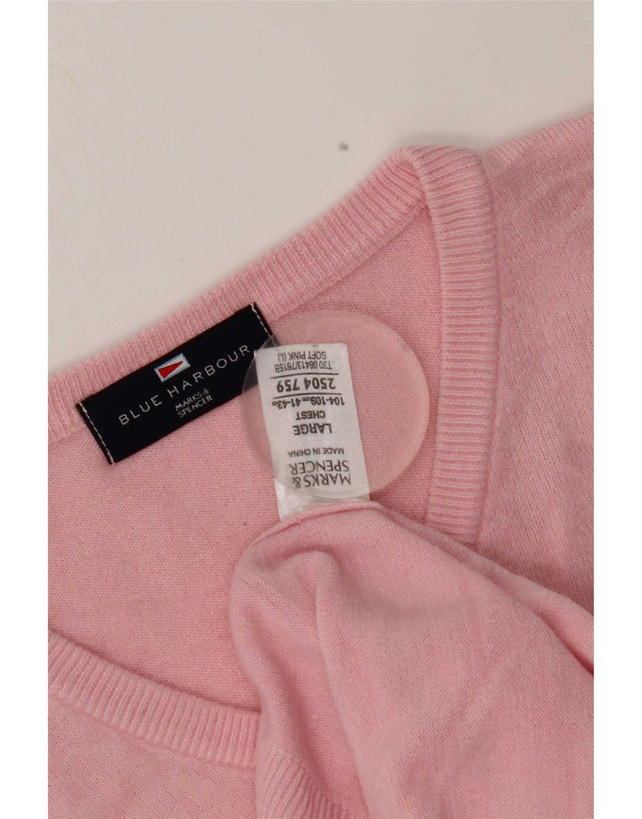 Suéter masculino Marks & Spencer Blue Harbor com decote em V grande acrílico rosa