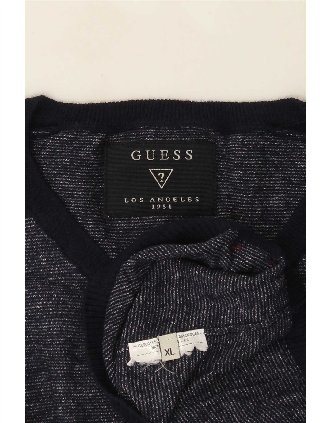 Suéter masculino Guess com decote em V XL azul marinho manchado
