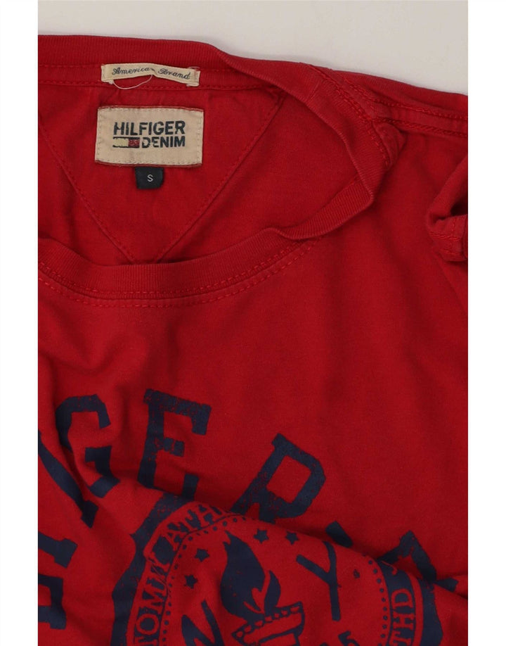Camiseta masculina Tommy Hilfiger com estampa gráfica pequena de algodão vermelho