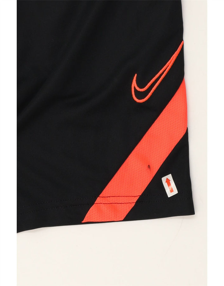 Shorts esportivos masculinos Nike Dri Fit pequenos pretos em poliéster colorblock
