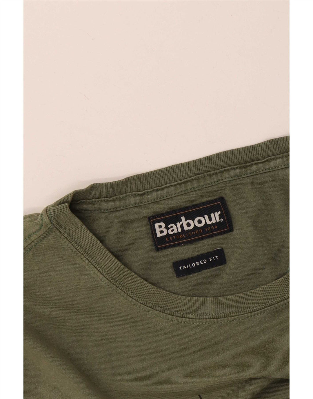 Camiseta masculina Barbour Tailored Fit gráfica top médio cáqui
