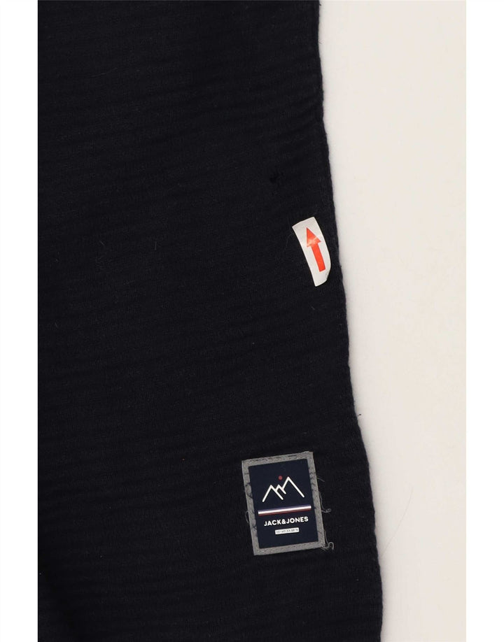 Suéter masculino Jack & Jones com gola redonda e pequeno bloco colorido azul marinho