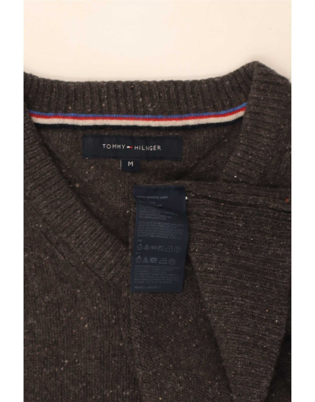 Suéter masculino Tommy Hilfiger com decote em V de lã manchada cinza médio