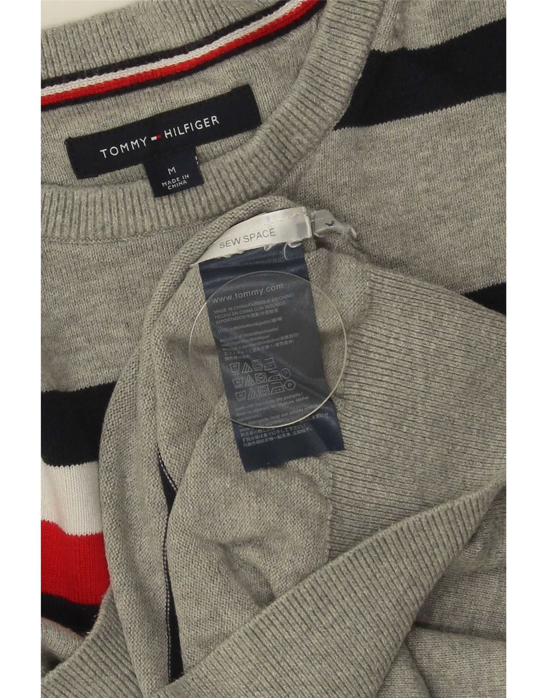 Suéter masculino Tommy Hilfiger com gola redonda e algodão listrado cinza médio