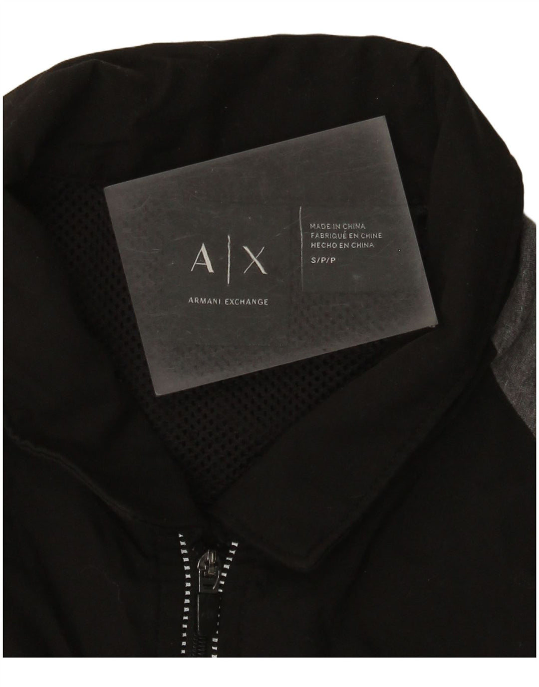 Polo gráfico masculino Armani Exchange pequeno bloco colorido preto