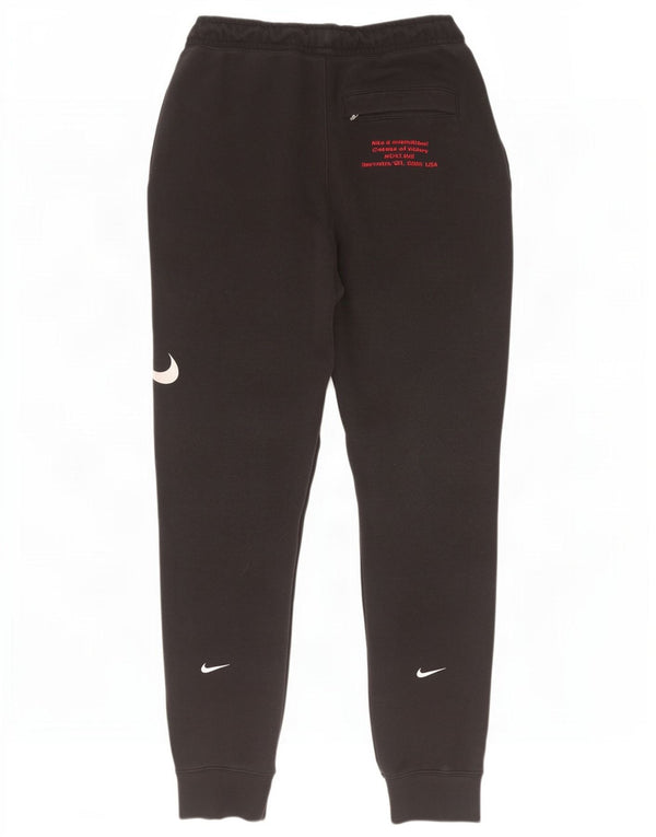Calça esportiva masculina Nike Swoosh com gráfico de algodão preto médio