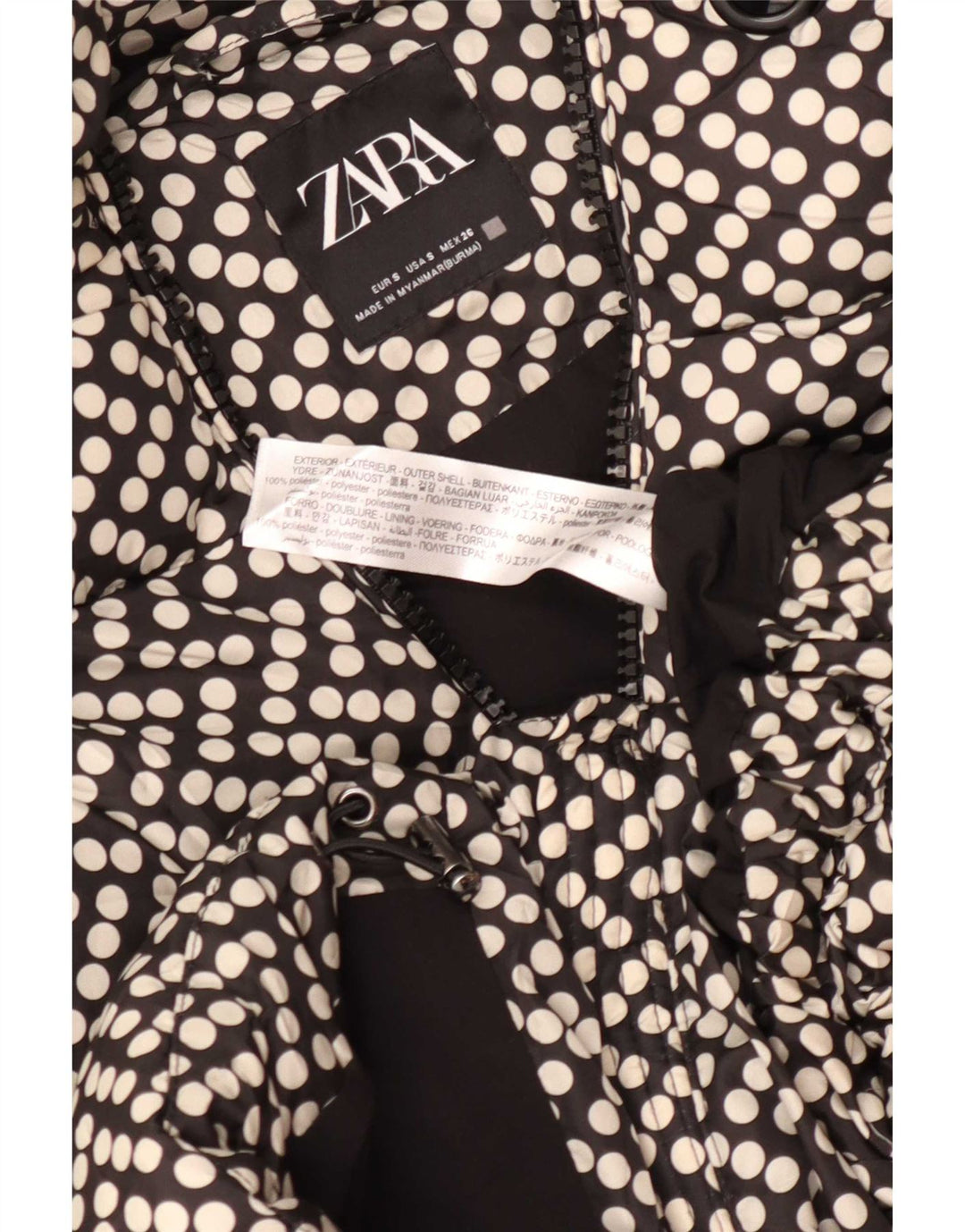 Jaqueta feminina acolchoada com capuz grande Zara Reino Unido 10 pequenas bolinhas pretas