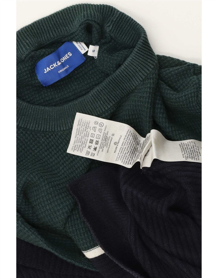 Suéter masculino Jack & Jones com gola redonda e pequeno bloco colorido azul marinho