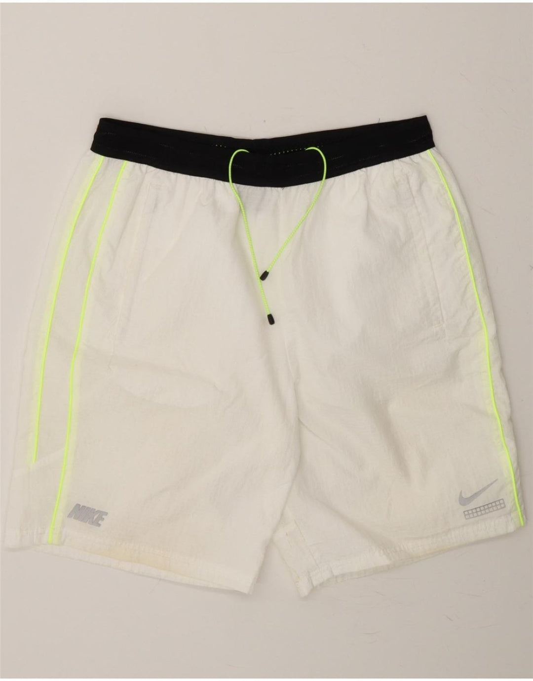 NIKE Mens Sport Shorts Large White Polyester Vintage Nike and Second-Hand Nike from Messina Hembry 
