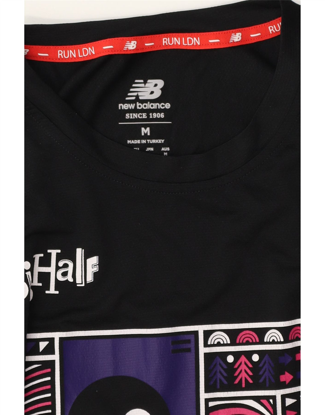 Camiseta gráfica masculina New Balance poliéster médio preto