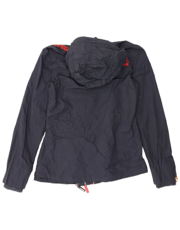 Jaqueta de chuva feminina Superdry The Windmac Graphic Reino Unido 10 pequena azul marinho