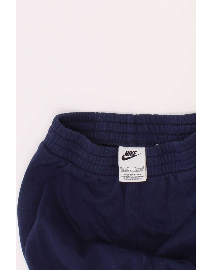Calça de treino Nike Boys Graphic Joggers 5-6 anos médio azul marinho