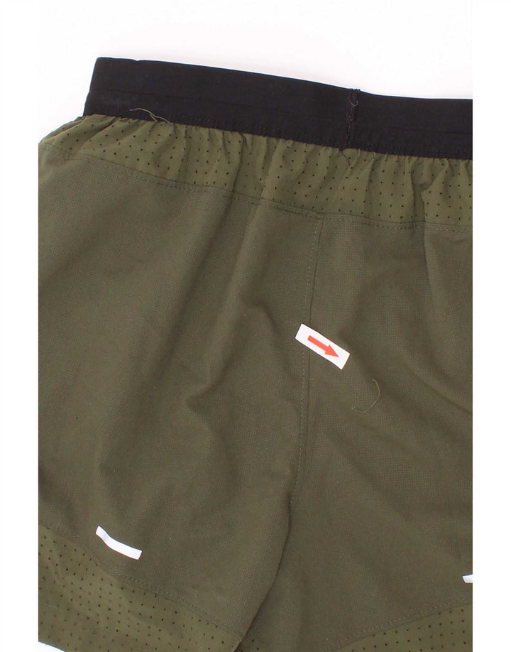 Shorts esportivos Nike Boys Dri Fit 8-9 anos pequeno cáqui colorblock poliéster