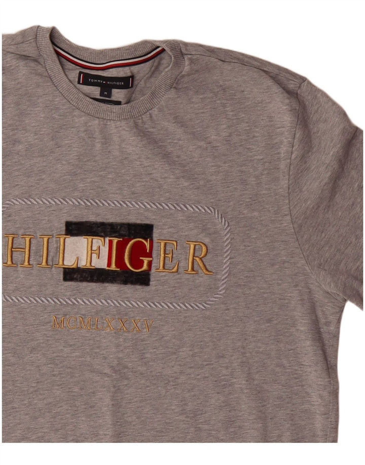 Camiseta masculina Tommy Hilfiger com estampa gráfica cinza médio algodão