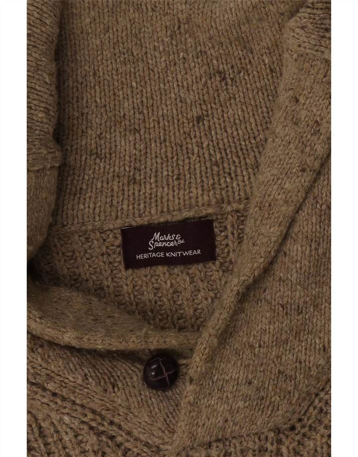 Suéter masculino Marks & Spencer Heritage com gola xale grande bege salpicado