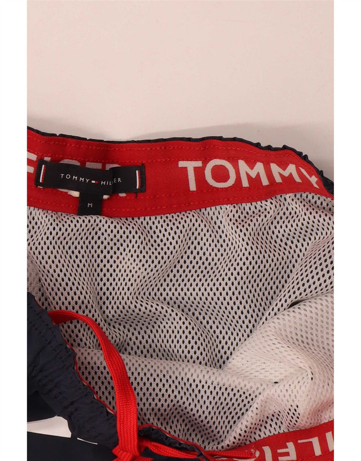 Shorts de natação masculino Tommy Hilfiger gráfico médio azul marinho poliéster