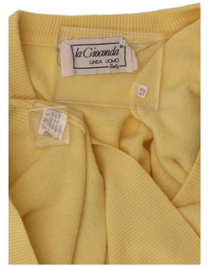 Suéter masculino VINTAGE com decote em V IT 52 grande lã amarela